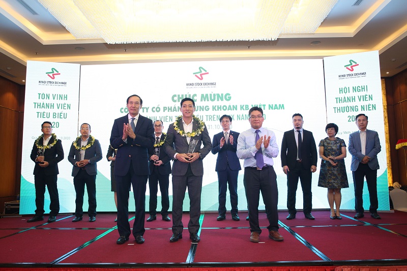 KBSV vinh dự là 1 trong 10 công ty chứng khoán được HNX trao tặng danh hiệu Thành viên tiêu biểu năm 2020. 