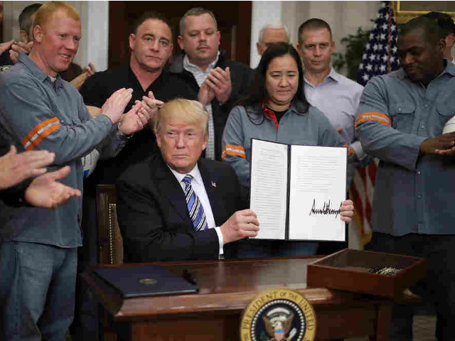 Tổng thống Mỹ Donald Trump ký lệnh chính thức áp thuế nhập khẩu thép và nhôm