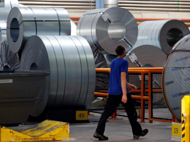 Việc Mỹ đánh thuế nhập khẩu thép đang châm ngòi cho một cuộc chiến thương mại 