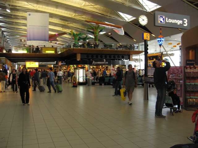 11: Amsterdam Airport Schiphol (AMS): 68.515.425 lượt khách năm 2017
