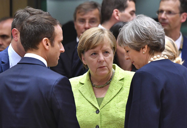 Thủ tướng Đức Angela Merkel, Tổng thống Pháp Emmanuel Macron và Thủ tướng Anh Theresa May bên lề một hội nghị