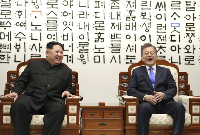 6.	Kim Jong Un và Moon Jae-in trước cuộc gặp tại Ngôi nhà Hòa bình.