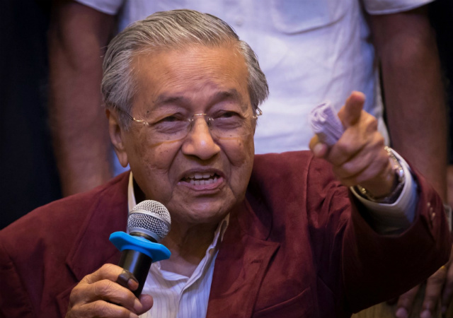 Mahathir Mohamad, 92 tuổi, trở thành thủ tướng già nhất thế giới
