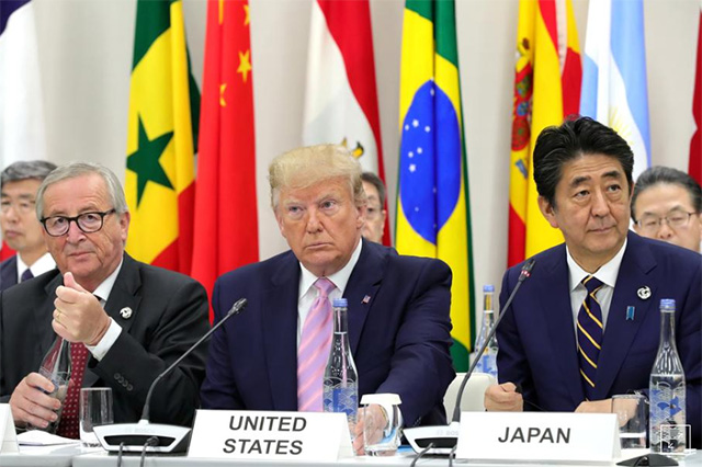 Thủ tướng Nhật Bản Shinzo Abe, Tổng thống Mỹ Donald Trump và Chủ tịch Ủy ban châu Âu Jean-Claude Juncker tại Hội nghị thượng đỉnh G20 diễn ra ngày 28/6 tại Osaka (Nhật Bản)