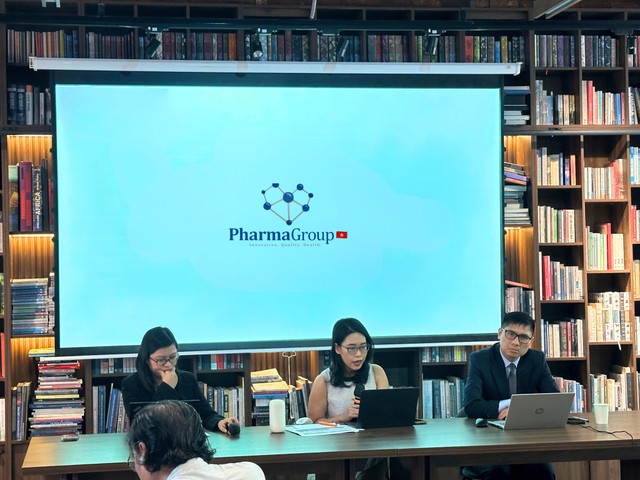B&agrave; Nguyễn Thị Thanh Thuỷ, Gi&aacute;m đốc Pharma Group (ở giữa).