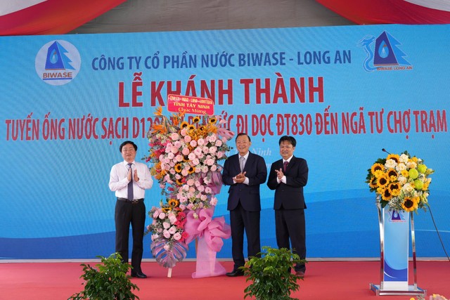 Nguyễn Văn Thiền, Chủ tịch HĐQT BIWASE (người ở giữa).