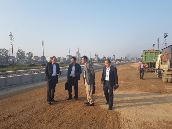 Lãnh đạo tỉnh Bắc Linh kiểm tra Dự án đầu tư xây dựng tỉnh lộ 277. Ảnh Internet