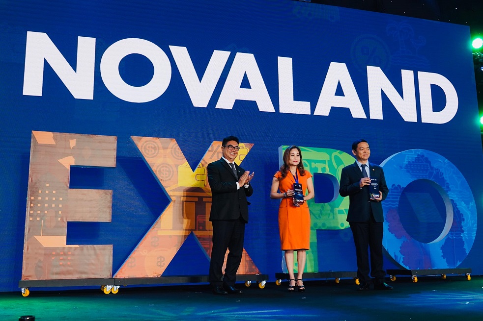 Đại diện Tập đoàn Novaland tri ân các đối tác chiến lược đồng hành cùng Novaland Expo tháng 12/2019.