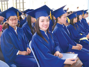 Sinh viên Đại học Phú Yên ngày tốt nghiệp