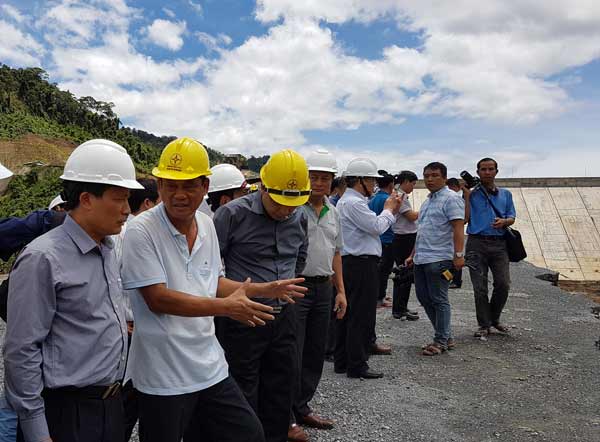 Đoàn công tác của Bộ Công thương thị sát khu vực xảy ra sự cố Thủy điện sông Bung 2