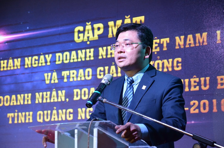 Ông Trần Ngọc Nguyên-Tổng Giám đốc BSR được vinh danh doanh nhân tiêu biểu tỉnh Quảng Ngãi 2016. Ảnh: Mạnh Hưng