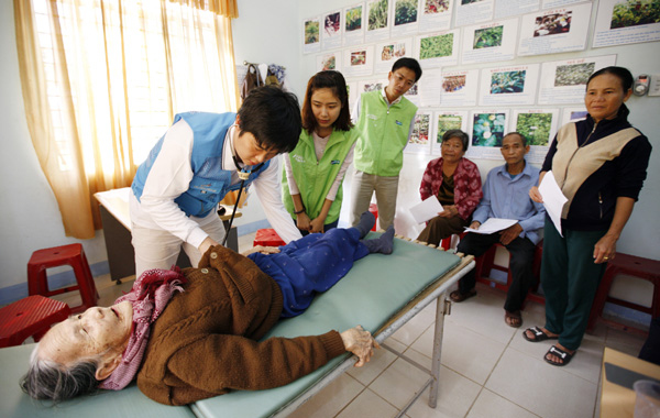 Trách nhiệm xã hội luôn được Doosan Vine thực thi thường xuyên và hiệu quả đối với bệnh nhân, gia đình nghèo