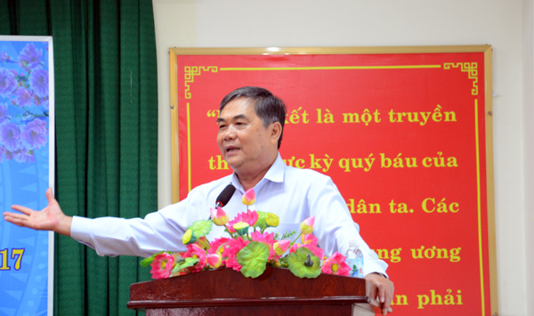 Phó Chủ tịch UBND tỉnh Phú Yên Nguyễn Chí Hiến: Sở KH-ĐT phải có chủ đề hoạt động cụ thể cho năm 2017. Ảnh: Hà Minh