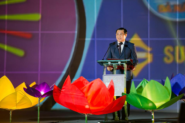 Ông Huỳnh Đức Thơ, Chủ tịch Đà Nẵng phát lệnh khai mạc Lễ hội DIFF 2017