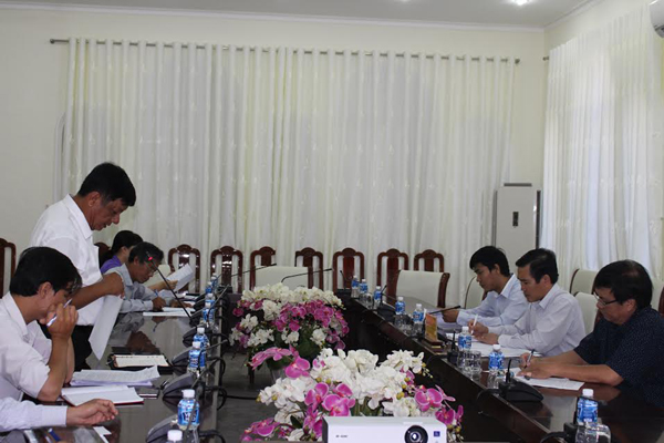 Đại diện Thiên Tân Group (bên trái) đang kiến nghị một số vấn đề liên quan đến Dự án với lãnh đạo tỉnh Ninh Thuận 