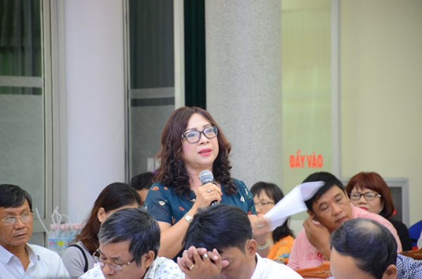 Bà Cao Thị Kim Lan, giám đốc Công ty Cp Thủy sản Bình Định thì bức xúc về việc các nhà máy của bà luôn ở trong trạng thái “chạy” di dời 