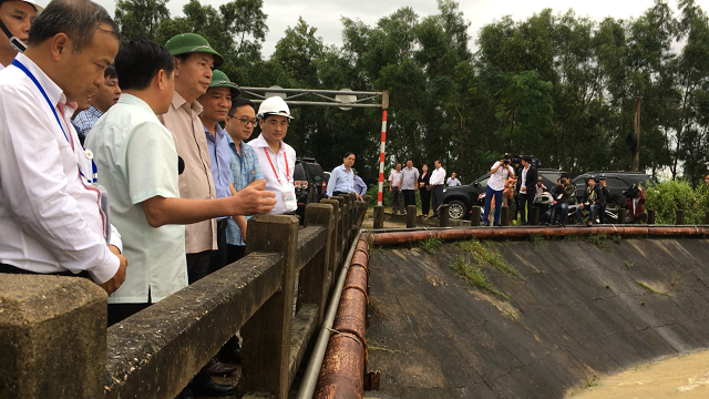 Chủ tịch nước Trần Đại Quang kiểm tra công trình ngăn nước đập An Trạch (Đà Nẵng)