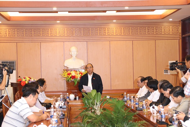 Thủ tướng Nguyễn Xuân Phúc làm việc với tỉnh Quảng Nam, thành phố Hội An chỉ đạo khắc phục thiệt hại do mưa lũ.
