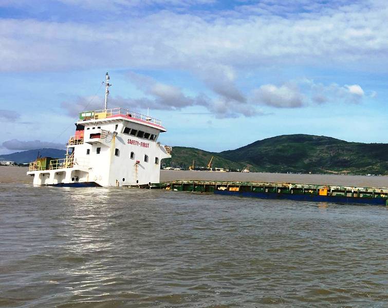 Tỉnh Bình Định đang lo ngại việc tràn dầu từ những tàu hàng bị chìm