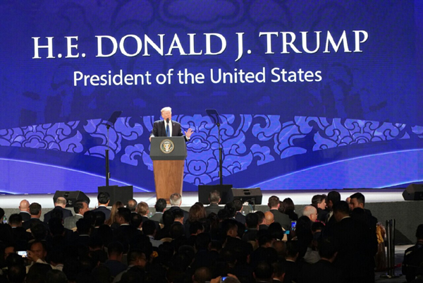 Tổng thống Mỹ Donald Trump phát biểu tại Hội nghị Thượng đỉnh CEO Summit 2017