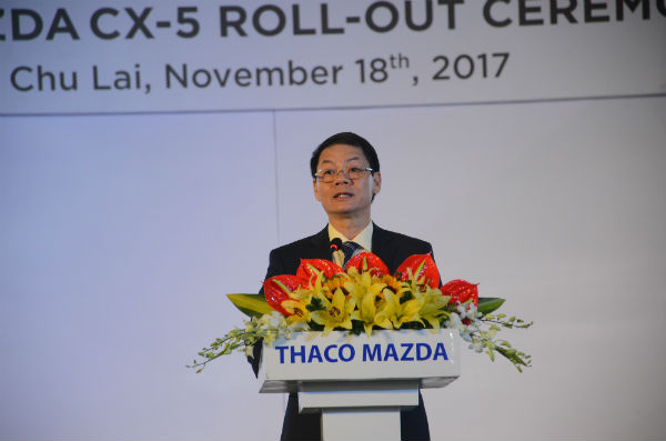 Ông Trần Bá Dương, chủ tịch Thaco vui mừng công bố dòng sản phẩm Mazda CX-5 mới