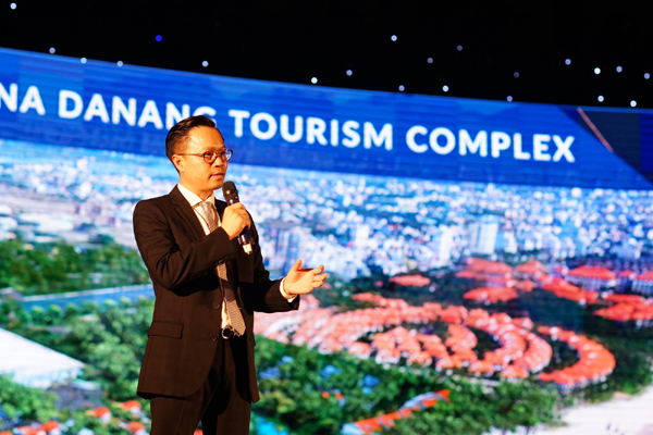 Ông Nguyễn Đức Quỳnh- Phó Tổng giám đốc Furama tại Roadshow quảng bá Quần thể Du lịch Quốc Tế - Ariyana Tourism Complex Danang