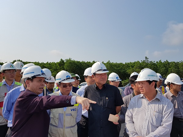 Bộ trưởng GTVT Nguyễn Văn Thể: Dứt khoát phải hoàn thành Dự án trước 30/6, nhất định không lùi thời gian nữa. Ảnh: Hà Minh