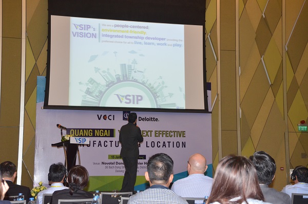 Đại diện VSIP giới thiệu quá trình phát triển và chính sách thu hút đầu tư vào VSIP