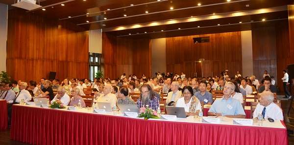 Các nhà khoa học tham dự Hội nghị khoa học quốc tế Cửa sổ nhìn ra vũ trụ
