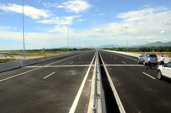 Cao tốc Đà Nẵng-Quảng Ngãi, tuyến cao tốc đầu tiên qua miền Trung chính thức được thông xe dịp Quốc khánh 2/9.