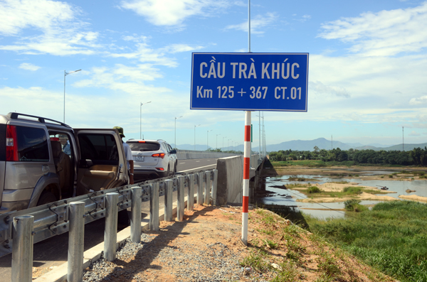 Công trình có chiều dài gần 140km, điểm đầu từ Túy Loan (Đà Nẵng), băng qua 7 cầu, 4 cầu lớn, trong đó có cầu Trà Khúc (Quảng Ngãi)