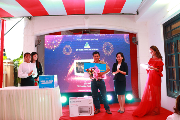 Tri ân khách hàng tại lễ ra mắt Chi nhánh Quảng Nam