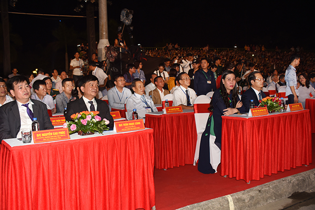 Lãnh đạo Đảng, Nhà nước, tỉnh Quảng Ngãi và người dân tại Lễ kỷ niệm 30 năm tái lập tỉnh