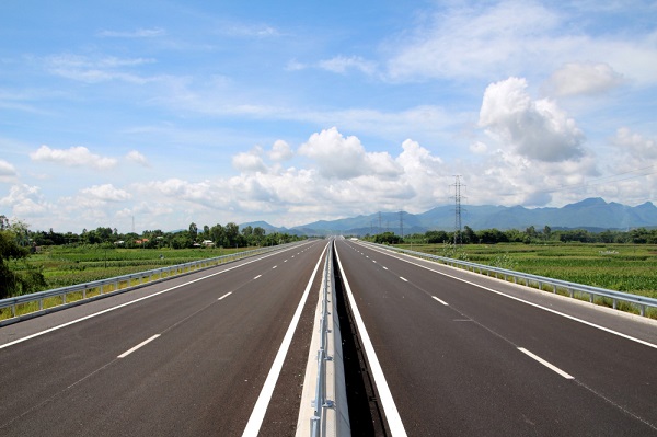 Cao tốc Đà Nẵng-Quảng Ngãi hoàn thành đã rút ngắn thời gian đi lại từ Đà Nẵng đến Quảng Ngãi và tạo ra các trục liên kết trong giao thông đối nội và đối ngoại