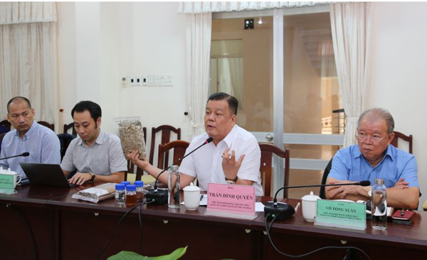 Đại diện Công ty Thuận Phát nêu những đề xuất với lãnh đạo tỉnh Phú Yên