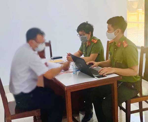 Lực lượng chức năng thành phố Đà Nẵng xử phạt người đưa thông tin sai sự thật về các biện pháp phòng, chống dịch Covid-19
