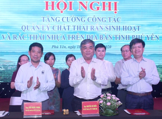 UBND tỉnh Phú Yên, Bộ Tài nguyên và Môi trường và Tổ chức WWF ký cam kết tham gia Dự án Quản lý rác thải nhựa ở Việt Nam
