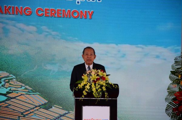 Phó Thủ tướng Trương Hòa Bình phát biểu chỉ đạo và phát lệnh khởi công Khu Công nghiệp, đô thị và dịch vụ Becamex VSIP Bình Định