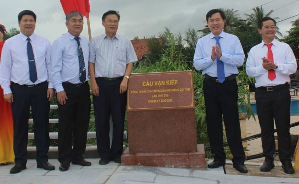 Và gắn biền công trình chào mừng Đại hội Đảng bộ tỉnh Phú Yên 