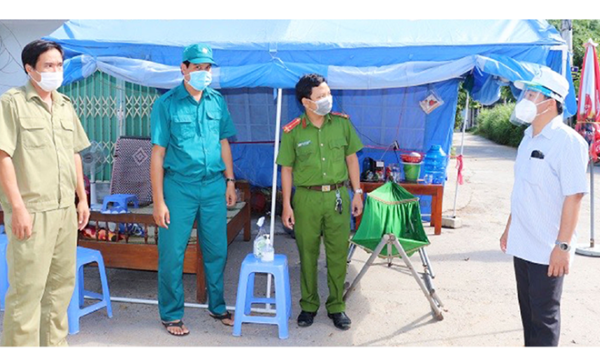 Chốt kiểm soát y tế vào huyện Phú Hoà