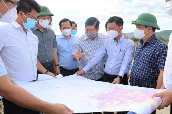 Lãnh đạo tỉnh Bình Định kiểm tra tiến độ thi công Dự án Khu Công nghiệp Becamex Bình Định