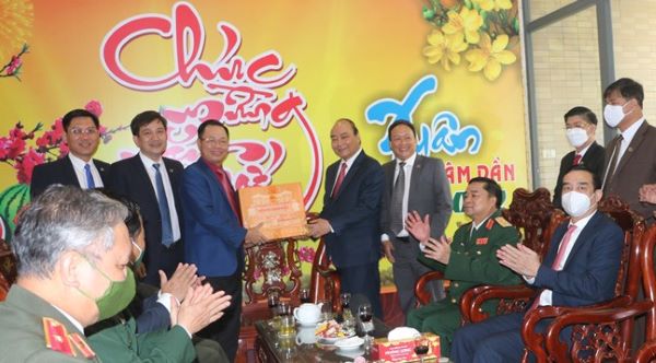 Chủ tịch nước Nguyễn Xuân Phúc chúc tết tại quận Hải Châu