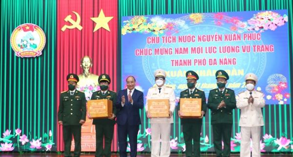 Chủ tịch nước Nguyễn Xuân Phúc chúc tết lực lượng vũ trang TP Đà Nẵng