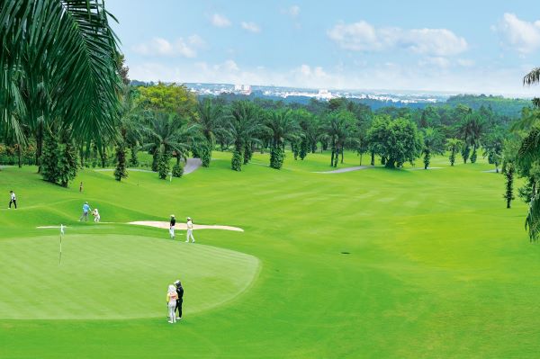 Sân Golf Long Thành - Sân Golf đầu tiên do người Việt Nam tự đầu tư, quy hoạch, xây dựng, thiết kế, quản lý theo tiêu chuẩn quốc tế được đầu tư xây dựng bởi công ty Golf Long Thành.