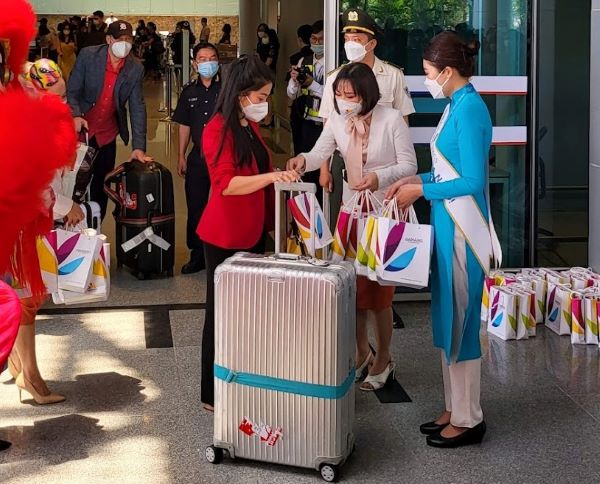 Những du khách quốc tế đầu tiên đến Đà Nẵng sau hai năm chờ đợi