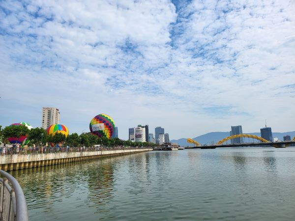 Thành phố bên sông Hàn thực sự đã quay trở lại với nhịp sống sôi động vốn có trong trạng thái bình thường mới