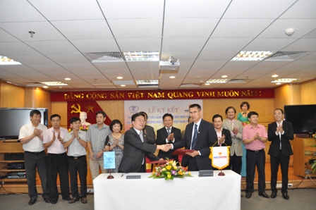 TGĐ Vinatex, ông Lê Tiến Trường và ông Nguyễn Thanh Nhung, TGĐ Vietbank ký Thỏa thuận hợp tác.