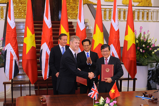Hai thủ tướng chứng kiến lễ ký kết hợp tác giữa Vietnam Airlines và Tập đoàn Rolls Royce về bảo dưỡng động cơ máy bay