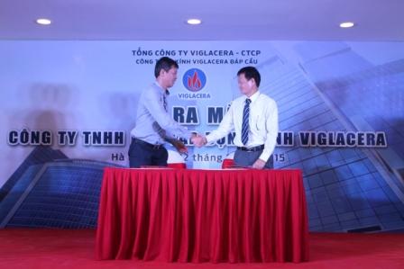 Ông Hạ Bá Phong, Giám đốc Công ty TNHH MTV Lắp dựng Kính Viglacera tại lễ ra mắt