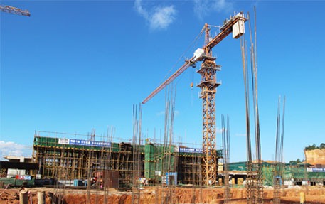 Công trường xây dựng giai đoạn 1 Nhà máy xi măng Sông Lam.